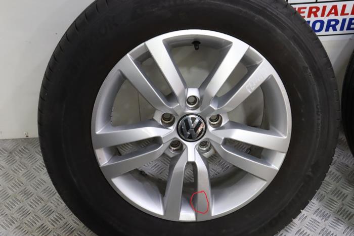 Set of wheels + tyres from a Volkswagen Tiguan (5N1/2) 1.4 TSI 16V 4Motion 2009