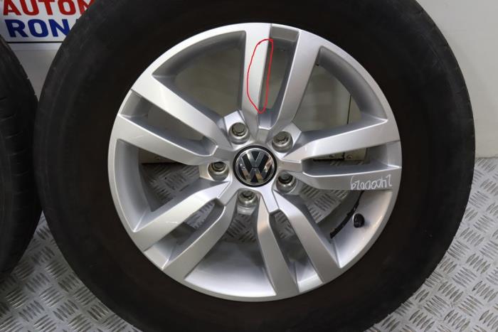 Kit jantes + pneumatiques d'un Volkswagen Tiguan (5N1/2) 1.4 TSI 16V 4Motion 2009