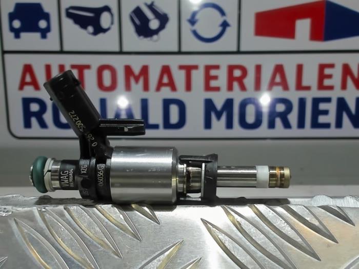Injector (petrol injection) from a Volkswagen Golf VII (AUA) 2.0 GTI 16V 2018