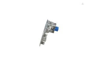 Usados Interruptor de freno de mano Peugeot 3008 II (M4/MC/MJ/MR) 1.2 12V e-THP PureTech 130 Precio € 35,00 Norma de margen ofrecido por Automaterialen Ronald Morien B.V.