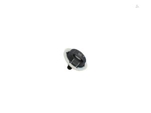Usados Sensor de airbag Peugeot 3008 II (M4/MC/MJ/MR) 1.2 12V e-THP PureTech 130 Precio € 19,00 Norma de margen ofrecido por Automaterialen Ronald Morien B.V.