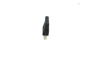 Usados Módulo (varios) Peugeot 3008 II (M4/MC/MJ/MR) 1.2 12V e-THP PureTech 130 Precio € 75,00 Norma de margen ofrecido por Automaterialen Ronald Morien B.V.