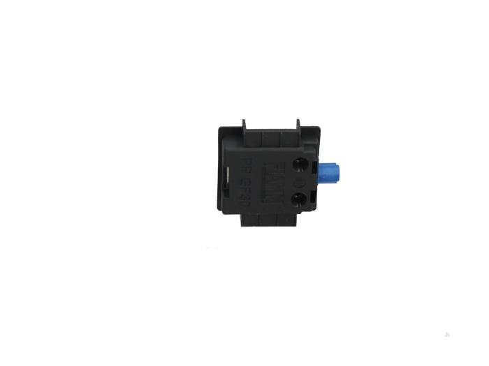 Używane Antena Peugeot 3008 II (M4/MC/MJ/MR) 1.2 12V e-THP PureTech 130 Cena € 25,00 Procedura marży oferowane przez Automaterialen Ronald Morien B.V.
