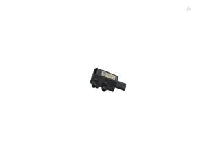 Usados Sensor de presión de combustible Peugeot 3008 II (M4/MC/MJ/MR) 1.2 12V e-THP PureTech 130 Precio € 19,00 Norma de margen ofrecido por Automaterialen Ronald Morien B.V.