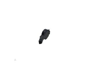 Usados Sensor de lluvia Peugeot 3008 II (M4/MC/MJ/MR) 1.2 12V e-THP PureTech 130 Precio € 19,00 Norma de margen ofrecido por Automaterialen Ronald Morien B.V.