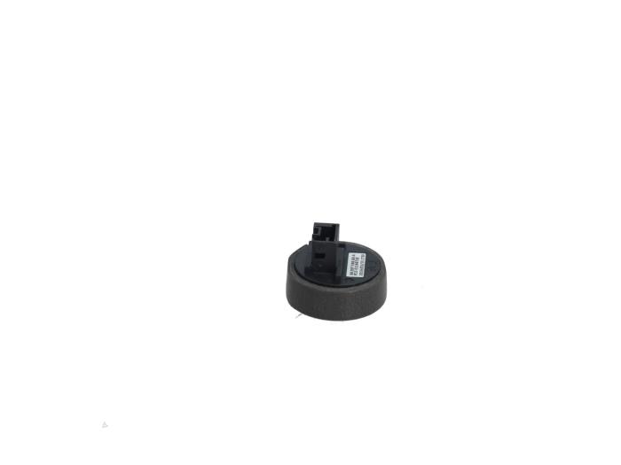 Używane Antena Peugeot 3008 II (M4/MC/MJ/MR) 1.2 12V e-THP PureTech 130 Cena € 15,00 Procedura marży oferowane przez Automaterialen Ronald Morien B.V.