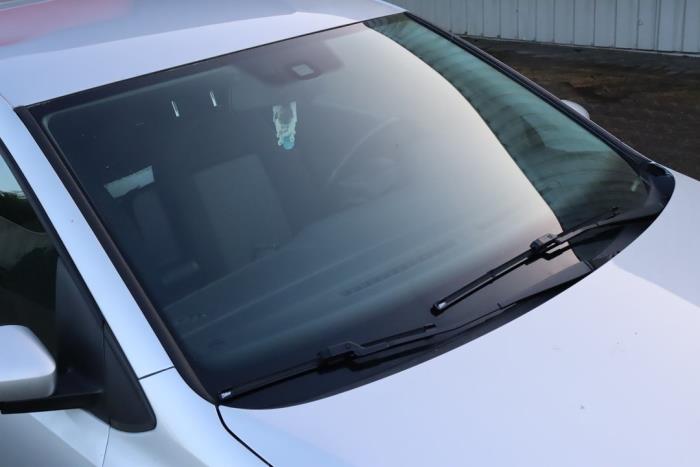 Frontscreen from a Volkswagen Polo V (6R) 1.2 TDI 12V BlueMotion 2010