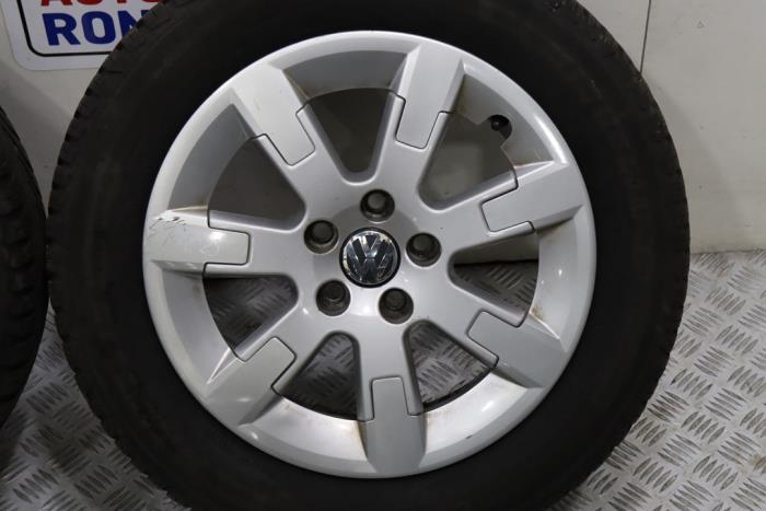 Set of wheels + tyres from a Volkswagen Polo V (6R) 1.2 TDI 12V BlueMotion 2010
