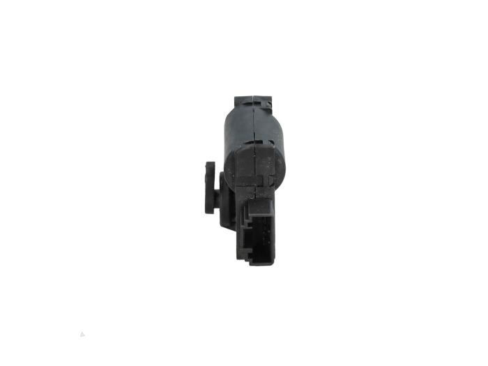 Gebrauchte Heizventil Motor Volkswagen Touareg (7LA/7L6) 5.0 TDI V10 Preis € 15,00 Margenregelung angeboten von Automaterialen Ronald Morien B.V.
