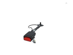 Używane Wtyk pasa bezpieczenstwa prawy przód Renault Clio V (RJAB) 1.6 E-Tech 145 16V Cena € 34,99 Z VAT oferowane przez Automaterialen Ronald Morien B.V.