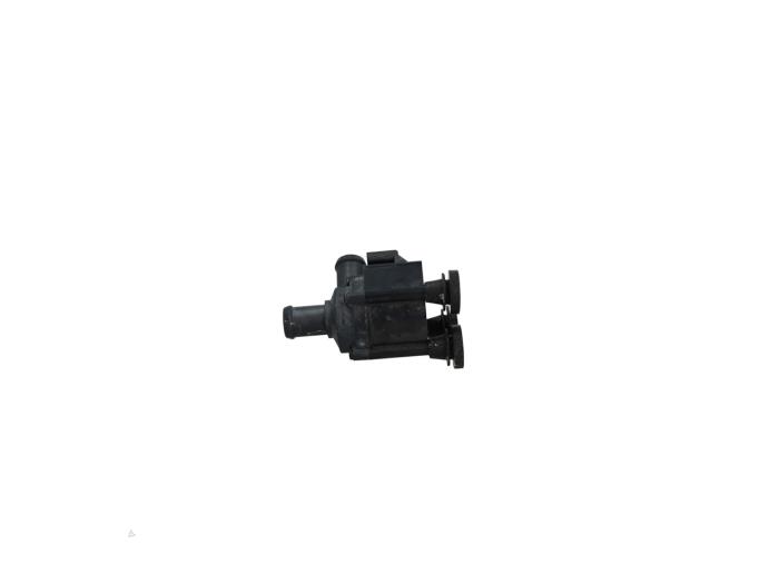 Begagnade Extra vattenpump Audi S5 Avant (FU5) 2.0 40 TFSI Mild hybrid 16V Pris € 34,99 Inklusive moms erbjuds av Automaterialen Ronald Morien B.V.