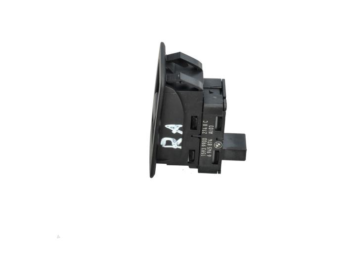 Usados Interruptor de ventanilla eléctrica BMW 1 serie (E87/87N) 118i 16V Precio € 10,00 Norma de margen ofrecido por Automaterialen Ronald Morien B.V.