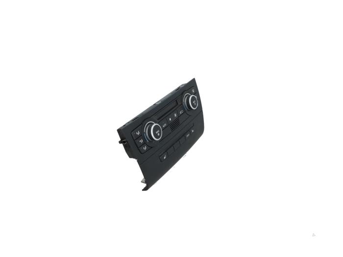 Gebrauchte Klimabedienteil BMW 1 serie (E87/87N) 118i 16V Preis € 65,00 Margenregelung angeboten von Automaterialen Ronald Morien B.V.