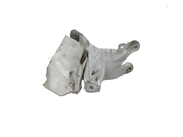 Usagé Support moteur Audi A4 (B8) 1.8 TFSI 16V Prix € 25,00 Règlement à la marge proposé par Automaterialen Ronald Morien B.V.