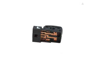Usados Interruptor Opel Astra K 1.4 Turbo 16V Precio € 14,99 IVA incluido ofrecido por Automaterialen Ronald Morien B.V.