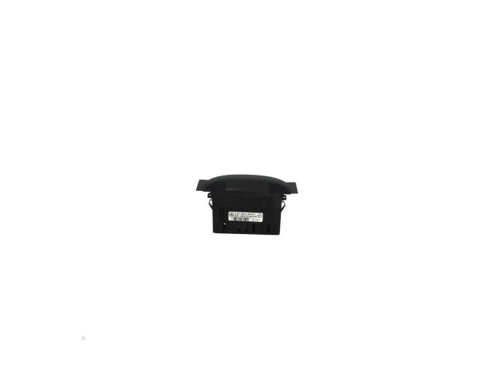 Begagnade Innerdisplay Mercedes CL (215) 5.8 CL-600 V12 36V Pris € 25,00 Marginaltabell erbjuds av Automaterialen Ronald Morien B.V.