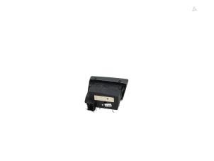Usados Interruptor de luz Mercedes CL (215) 5.8 CL-600 V12 36V Precio € 25,00 Norma de margen ofrecido por Automaterialen Ronald Morien B.V.