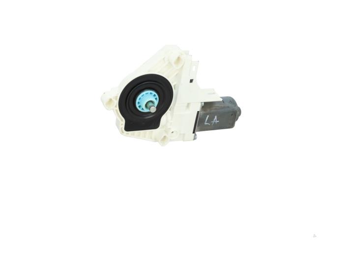 Usados Motor de ventanilla de puerta Audi S8 (D4) 4.0 Plus V8 TFSI 32V Precio € 15,00 IVA incluido ofrecido por Automaterialen Ronald Morien B.V.