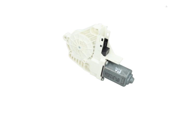 Usados Motor de ventanilla de puerta Audi S8 (D4) 4.0 Plus V8 TFSI 32V Precio € 15,00 IVA incluido ofrecido por Automaterialen Ronald Morien B.V.