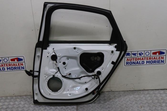Rear door 4-door, right from a Audi A6 (C7) 2.0 TDI 16V Quattro 2016