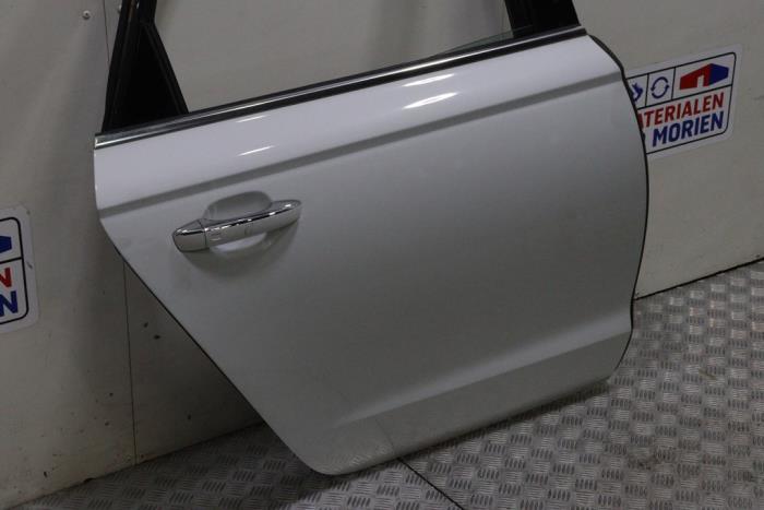 Rear door 4-door, right from a Audi A6 (C7) 2.0 TDI 16V Quattro 2016