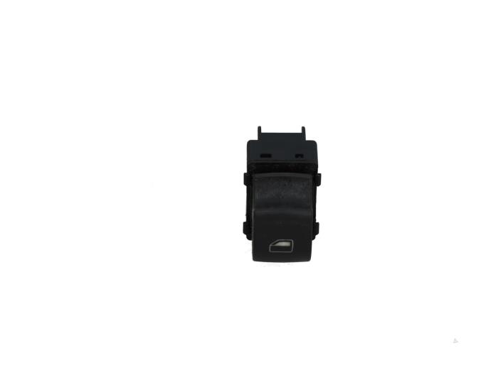 Usados Interruptor de ventanilla eléctrica Audi A8 (D3) 3.0 TDI V6 24V Quattro Precio € 10,00 Norma de margen ofrecido por Automaterialen Ronald Morien B.V.