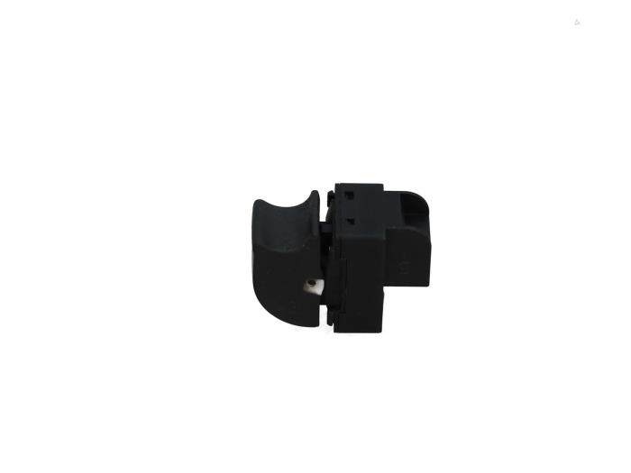 Usados Interruptor de ventanilla eléctrica Audi A8 (D3) 3.0 TDI V6 24V Quattro Precio € 10,00 Norma de margen ofrecido por Automaterialen Ronald Morien B.V.