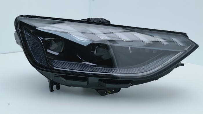 Nowe Reflektor prawy Audi RS 4 Avant (B9) 2.9 V6 TFSI 24V Cena € 1.633,50 Z VAT oferowane przez Automaterialen Ronald Morien B.V.