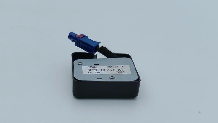 Używane Antena GPS Ford Transit 2.0 TDCi 16V Eco Blue 130 Cena € 15,00 Z VAT oferowane przez Automaterialen Ronald Morien B.V.