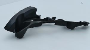 Usagé Support pare-chocs arrière gauche Peugeot 2008 (CU) 1.2 Vti 12V PureTech 82 Prix € 15,00 Règlement à la marge proposé par Automaterialen Ronald Morien B.V.