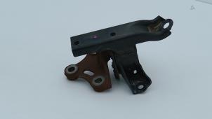 Usagé Support boîte de vitesses Mitsubishi Space Star (A0) 1.0 12V Prix € 34,99 Prix TTC proposé par Automaterialen Ronald Morien B.V.