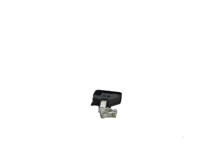 Używane Biegun akumulator Audi A3 Sportback (8VA/8VF) 1.4 TFSI 16V 40 e-tron Cena € 10,00 Procedura marży oferowane przez Automaterialen Ronald Morien B.V.