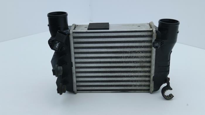 Usados Intercooler Audi A4 Cabrio (B7) 1.8 T 20V Precio € 49,00 Norma de margen ofrecido por Automaterialen Ronald Morien B.V.