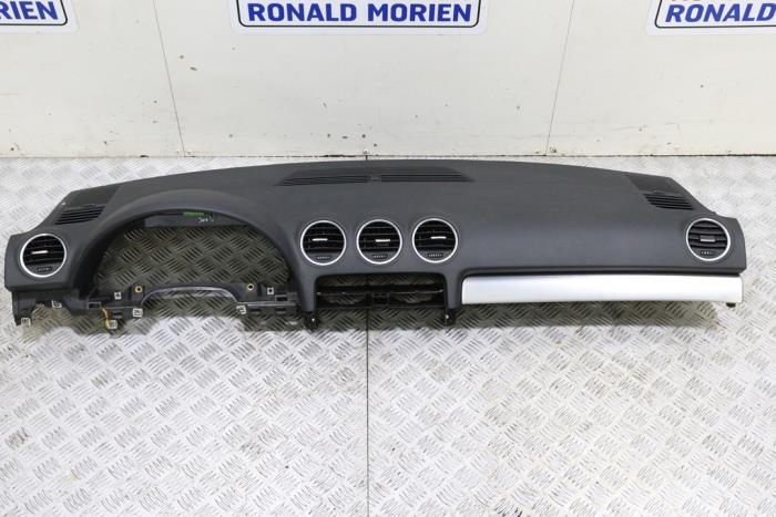 Usados Salpicadero Audi A4 Cabrio (B7) 1.8 T 20V Precio € 150,00 Norma de margen ofrecido por Automaterialen Ronald Morien B.V.