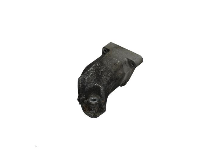 Usagé Support moteur Mercedes E (W212) E-350 CDI V6 24V BlueEfficiency Prix € 19,00 Règlement à la marge proposé par Automaterialen Ronald Morien B.V.