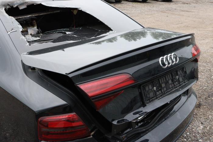 Używane Tylna klapa Audi S8 (D4) 4.0 Plus V8 TFSI 32V Cena € 295,00 Z VAT oferowane przez Automaterialen Ronald Morien B.V.