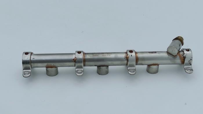 Gebrauchte Kraftstoffverteiler Porsche Cayenne III (9YA) 3.0 V6 Turbo 24V Preis € 55,00 Margenregelung angeboten von Automaterialen Ronald Morien B.V.