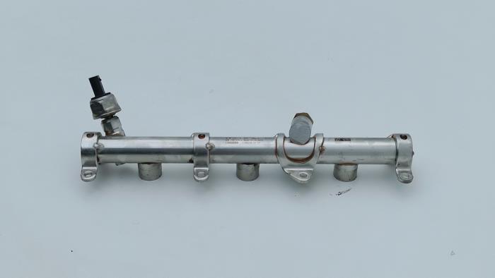 Gebrauchte Kraftstoffverteiler Porsche Cayenne III (9YA) 3.0 V6 Turbo 24V Preis € 55,00 Margenregelung angeboten von Automaterialen Ronald Morien B.V.