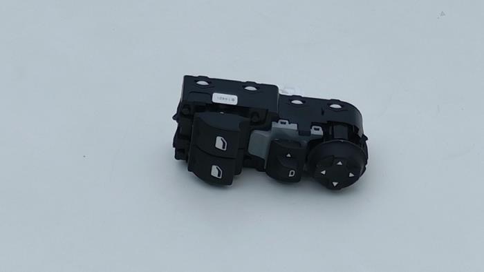 Usados Interruptor combinado de ventanillas Opel Corsa F (UB/UH/UP) 1.2 12V 75 Precio € 35,09 IVA incluido ofrecido por Automaterialen Ronald Morien B.V.