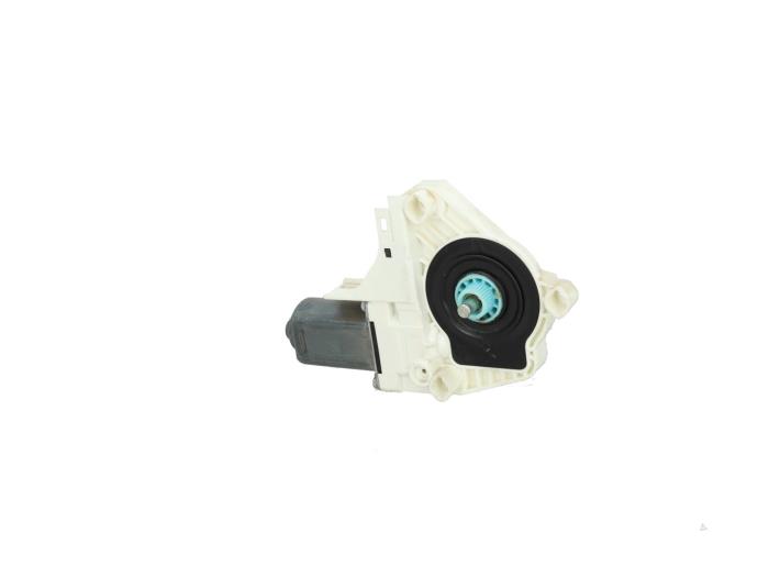 Usados Motor de ventanilla de puerta Audi S8 (D4) 4.0 Plus V8 TFSI 32V Precio € 15,00 IVA incluido ofrecido por Automaterialen Ronald Morien B.V.