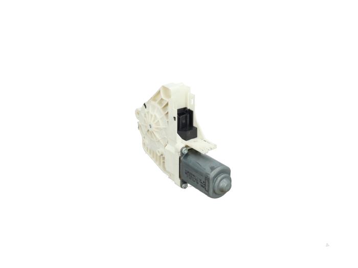 Usados Motor de ventanilla de puerta Audi S8 (D4) 4.0 Plus V8 TFSI 32V Precio € 15,00 IVA incluido ofrecido por Automaterialen Ronald Morien B.V.