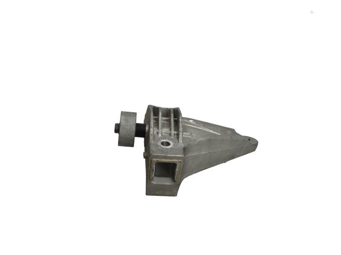 Usagé Support moteur BMW 5 serie (F10) 523i 24V Prix € 25,00 Règlement à la marge proposé par Automaterialen Ronald Morien B.V.