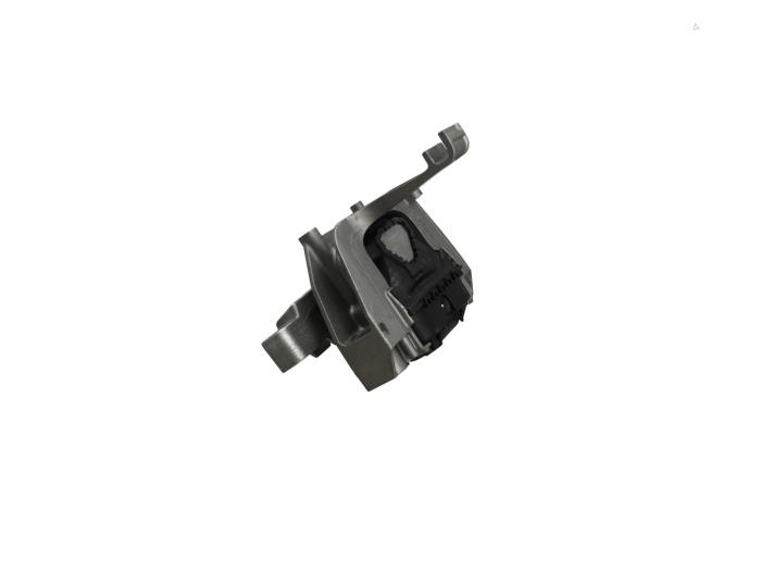 Used Engine mount Volkswagen Tiguan (CT1) 2.0 TDI Price € 65,00 Inclusive VAT offered by Automaterialen Ronald Morien B.V.
