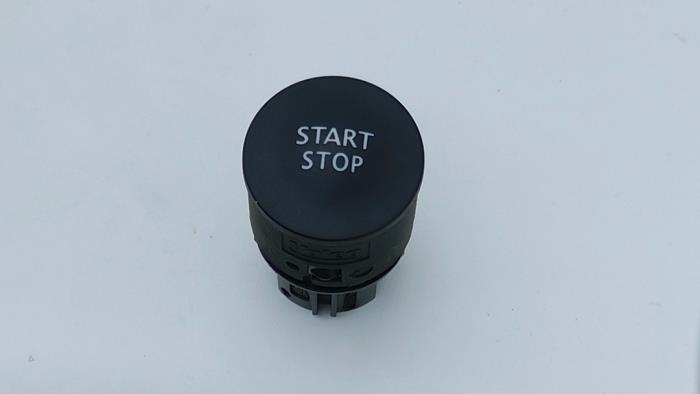 Używane Przelacznik Start/Stop Renault Clio IV Estate/Grandtour (7R) 0.9 Energy TCE 90 12V Cena € 9,95 Procedura marży oferowane przez Automaterialen Ronald Morien B.V.