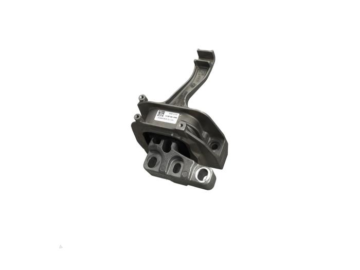 Used Engine mount Volkswagen Tiguan (CT1) 2.0 TDI Price € 65,00 Inclusive VAT offered by Automaterialen Ronald Morien B.V.