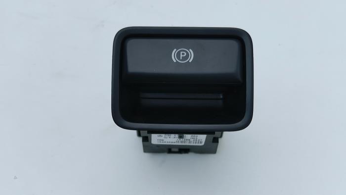 Gebrauchte Handbremse Schalter Mercedes A-Klasse AMG (W176) 2.0 A-45 AMG Turbo 16V 4-Matic Preis € 9,95 Margenregelung angeboten von Automaterialen Ronald Morien B.V.