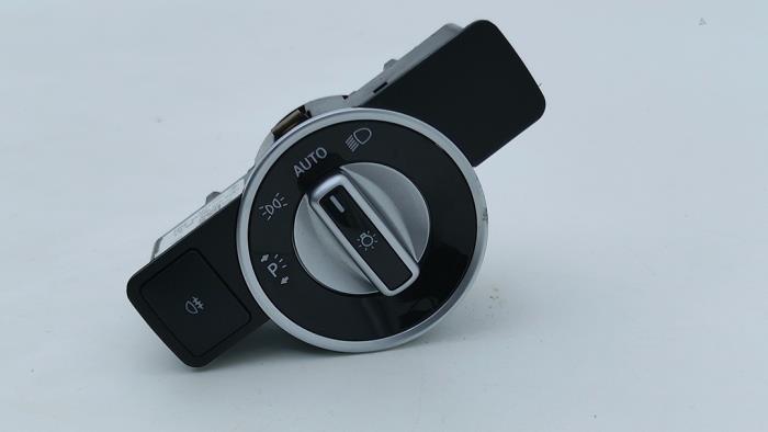 Usagé Commodo phare Mercedes A-Klasse AMG (W176) 2.0 A-45 AMG Turbo 16V 4-Matic Prix € 15,00 Règlement à la marge proposé par Automaterialen Ronald Morien B.V.
