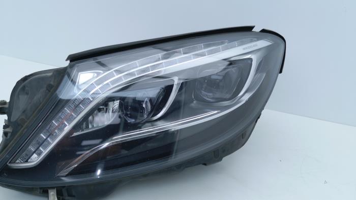 Używane Reflektor lewy Mercedes S (222.0/222.1) 3.0 S-350 BlueTEC, S-350d 24V Cena € 795,00 Procedura marży oferowane przez Automaterialen Ronald Morien B.V.