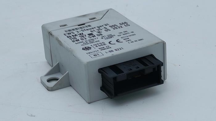 Używane Modul immobilizera BMW M3 (E46/2C) 3.2 24V Cena € 49,00 Procedura marży oferowane przez Automaterialen Ronald Morien B.V.