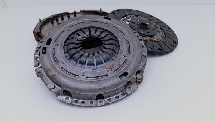 Usagé Kit embrayage (complet) Volkswagen Passat (3C2) 2.0 TFSI 16V Prix € 272,25 Prix TTC proposé par Automaterialen Ronald Morien B.V.